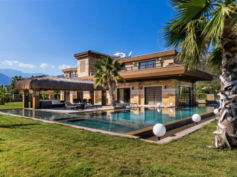 Villa Aura