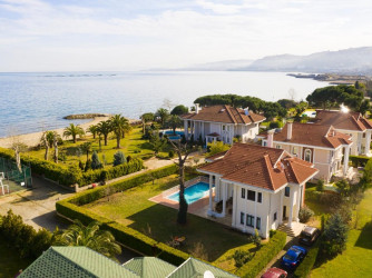 Villa Kaşüstü