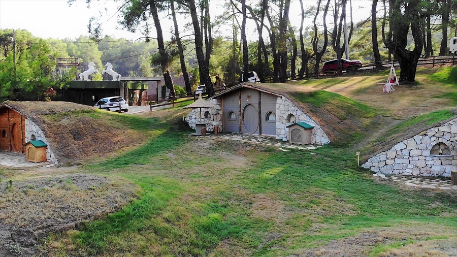 kumluca olimpos hobbit evleri